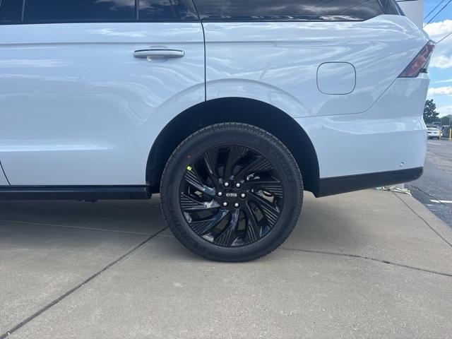 new 2025 Lincoln Navigator car, priced at $103,555