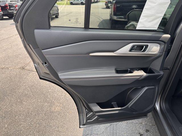 new 2025 Ford Explorer car