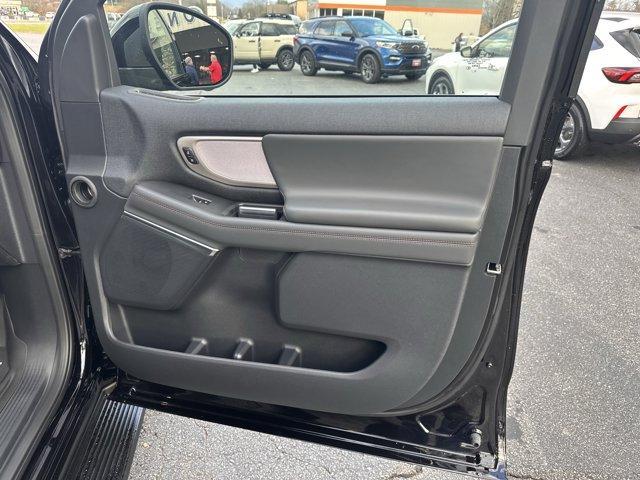 new 2025 Ford Expedition car, priced at $70,780