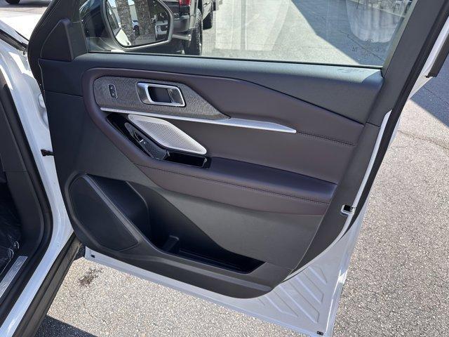 new 2025 Ford Explorer car