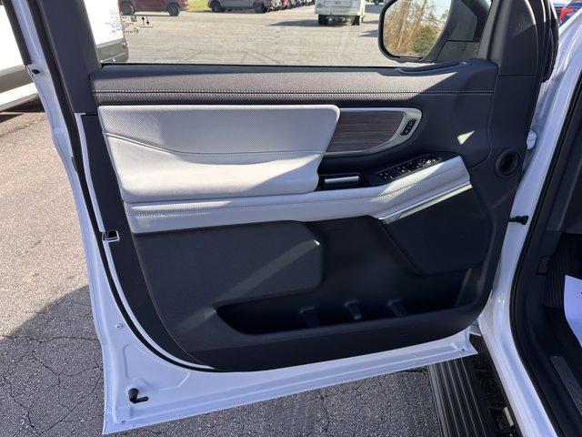 new 2025 Ford Expedition car, priced at $89,873