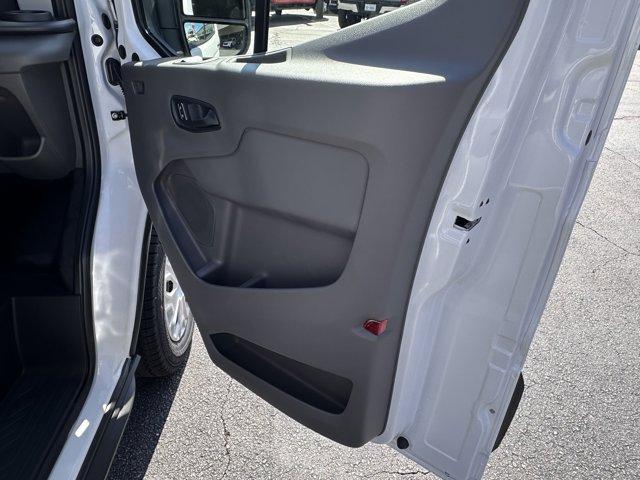 new 2025 Ford Transit-250 car