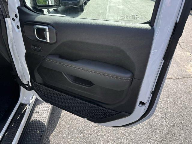 used 2022 Jeep Gladiator car, priced at $38,293