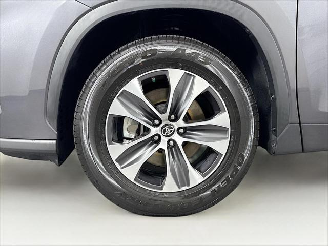 used 2022 Toyota Highlander Hybrid car, priced at $44,500