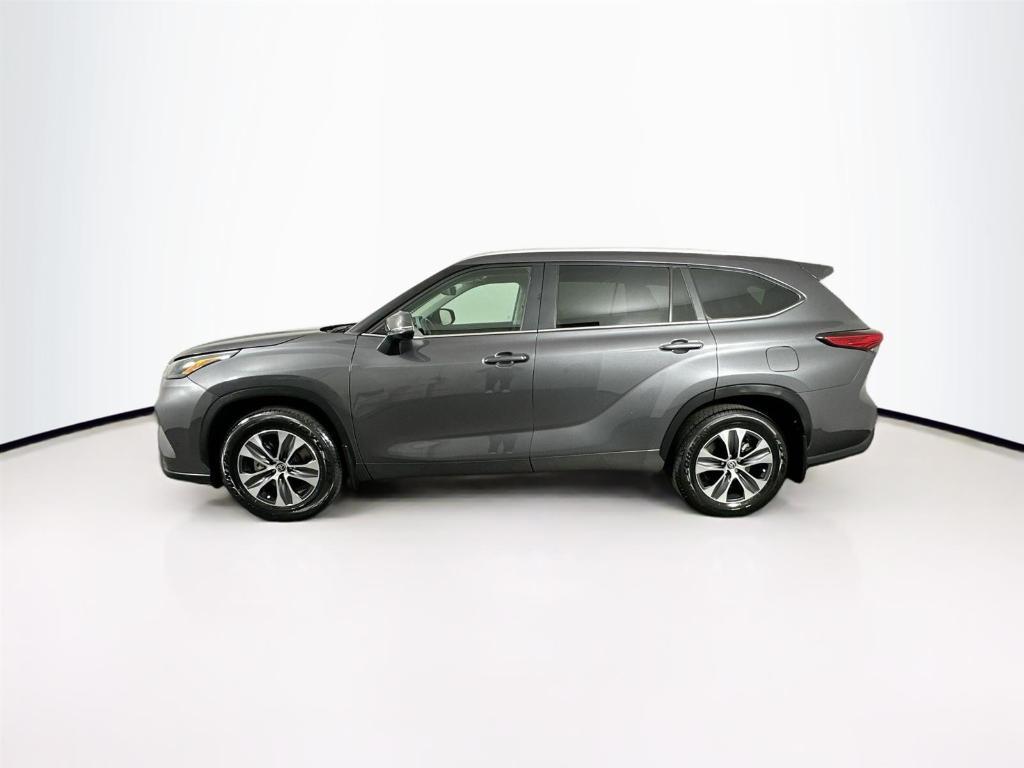 used 2023 Toyota Highlander car, priced at $39,000