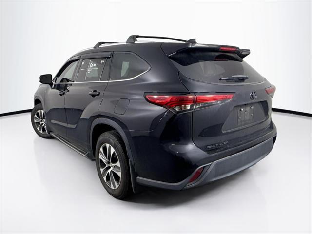 used 2022 Toyota Highlander car, priced at $37,500