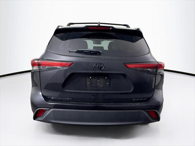 used 2022 Toyota Highlander car, priced at $37,500