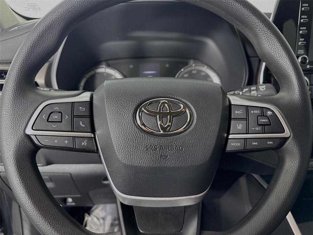 used 2022 Toyota Highlander car, priced at $33,500