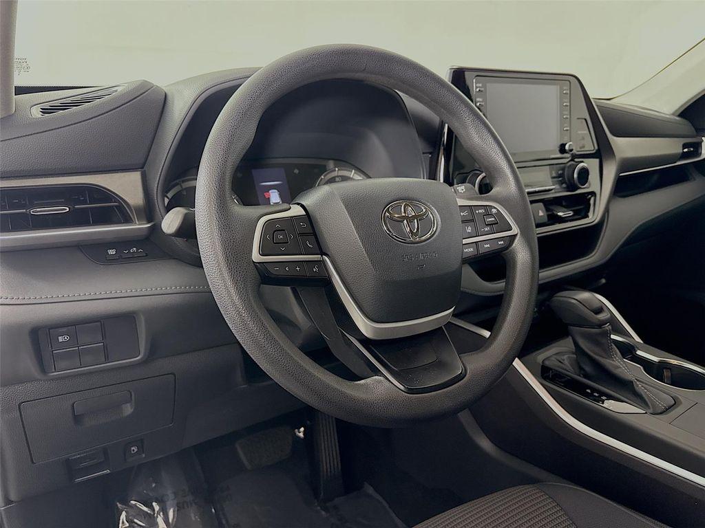 used 2022 Toyota Highlander car, priced at $33,500