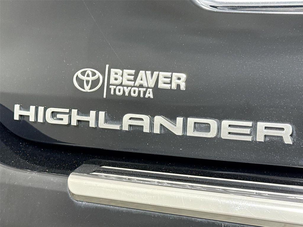 used 2022 Toyota Highlander car, priced at $33,500
