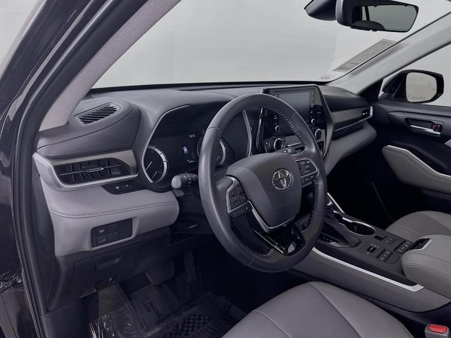 used 2021 Toyota Highlander car, priced at $40,000