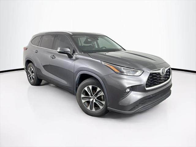 used 2022 Toyota Highlander car, priced at $35,500