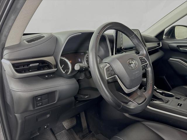 used 2022 Toyota Highlander car, priced at $35,500