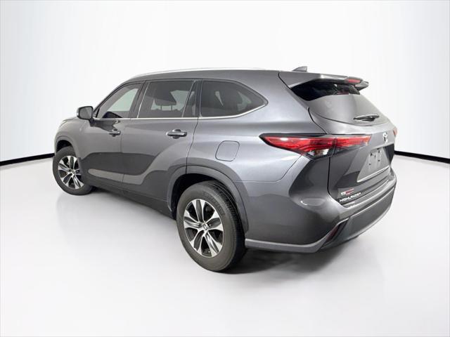 used 2022 Toyota Highlander car, priced at $35,500