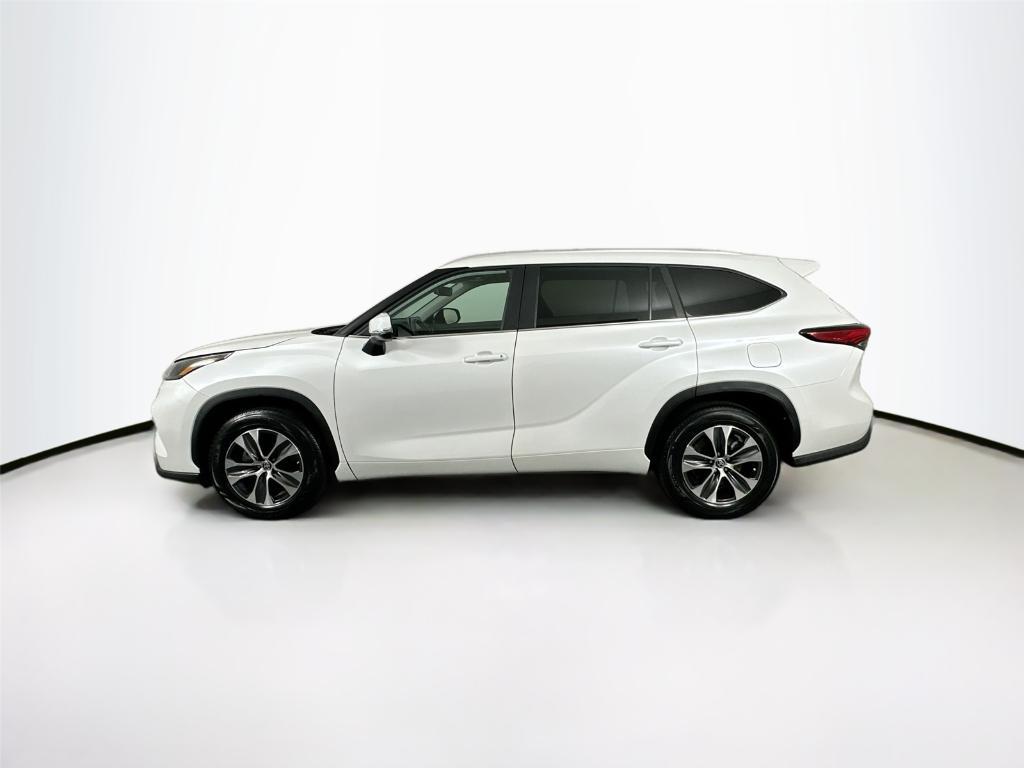 used 2023 Toyota Highlander car, priced at $37,500