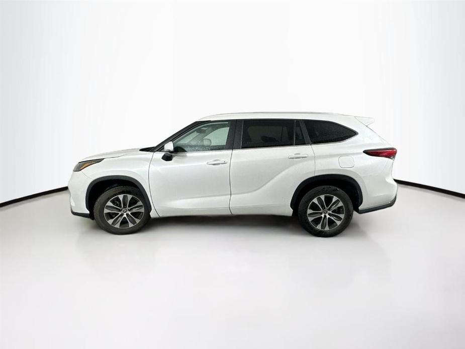 used 2023 Toyota Highlander car, priced at $40,000