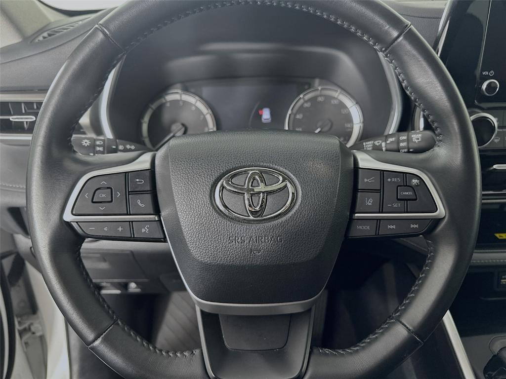 used 2023 Toyota Highlander car, priced at $37,500