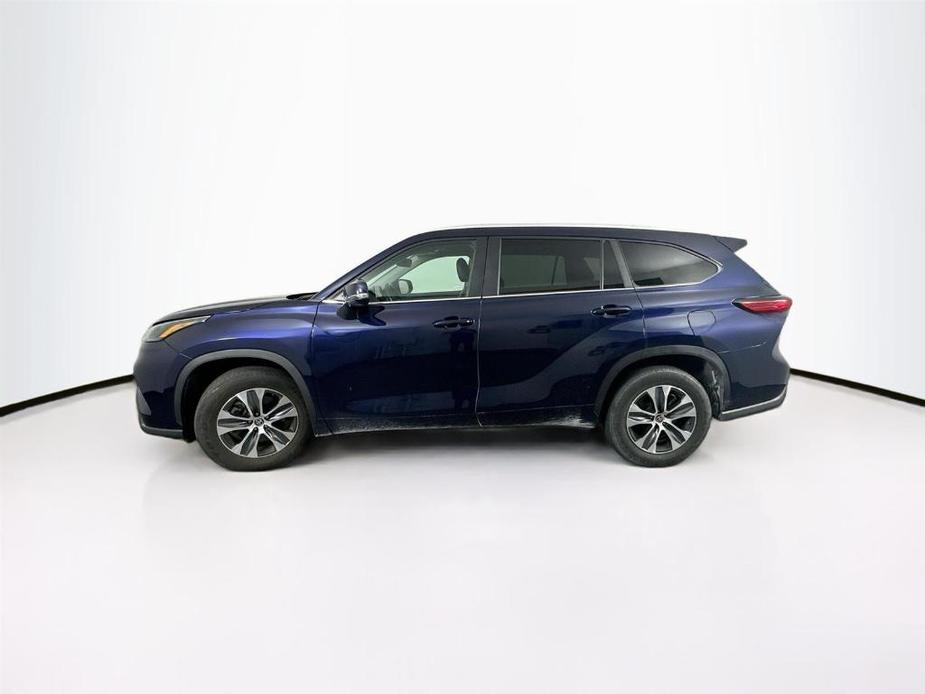 used 2023 Toyota Highlander car, priced at $39,500