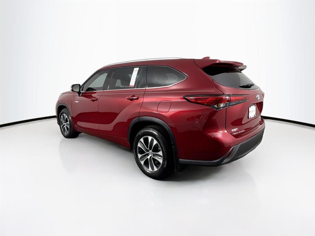 used 2021 Toyota Highlander Hybrid car, priced at $40,000