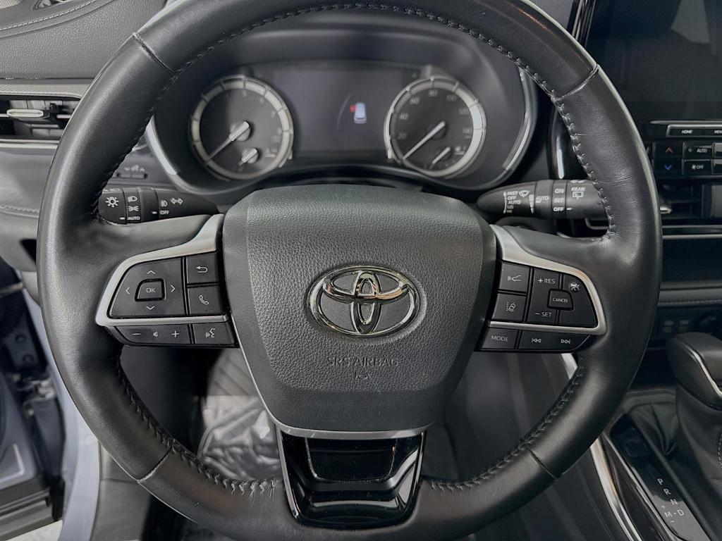 used 2022 Toyota Highlander car, priced at $40,000