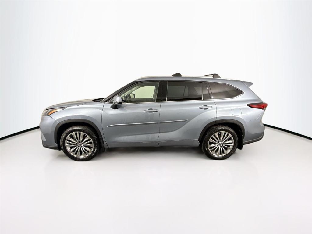 used 2022 Toyota Highlander car, priced at $40,000