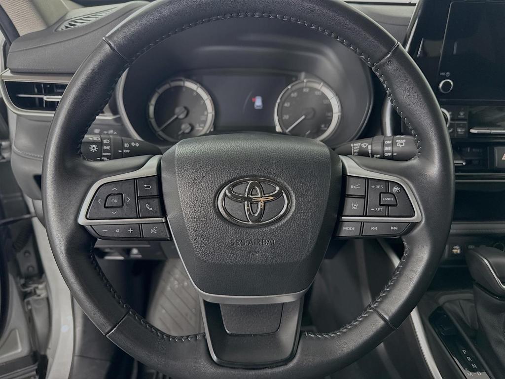 used 2023 Toyota Highlander car, priced at $33,000