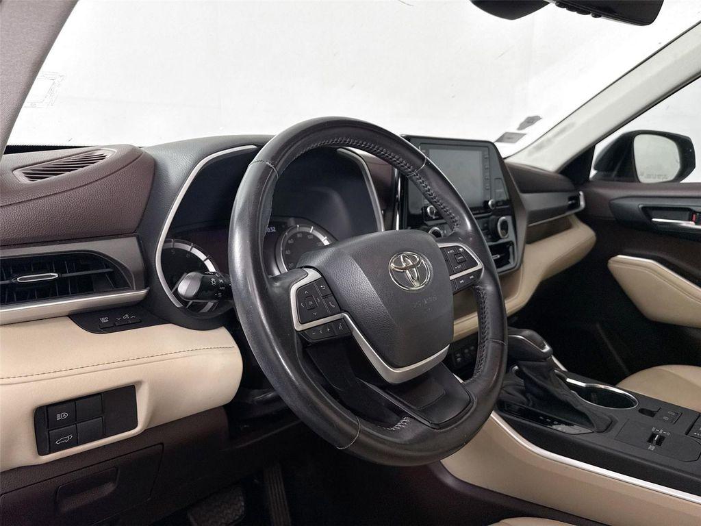 used 2022 Toyota Highlander car, priced at $35,500