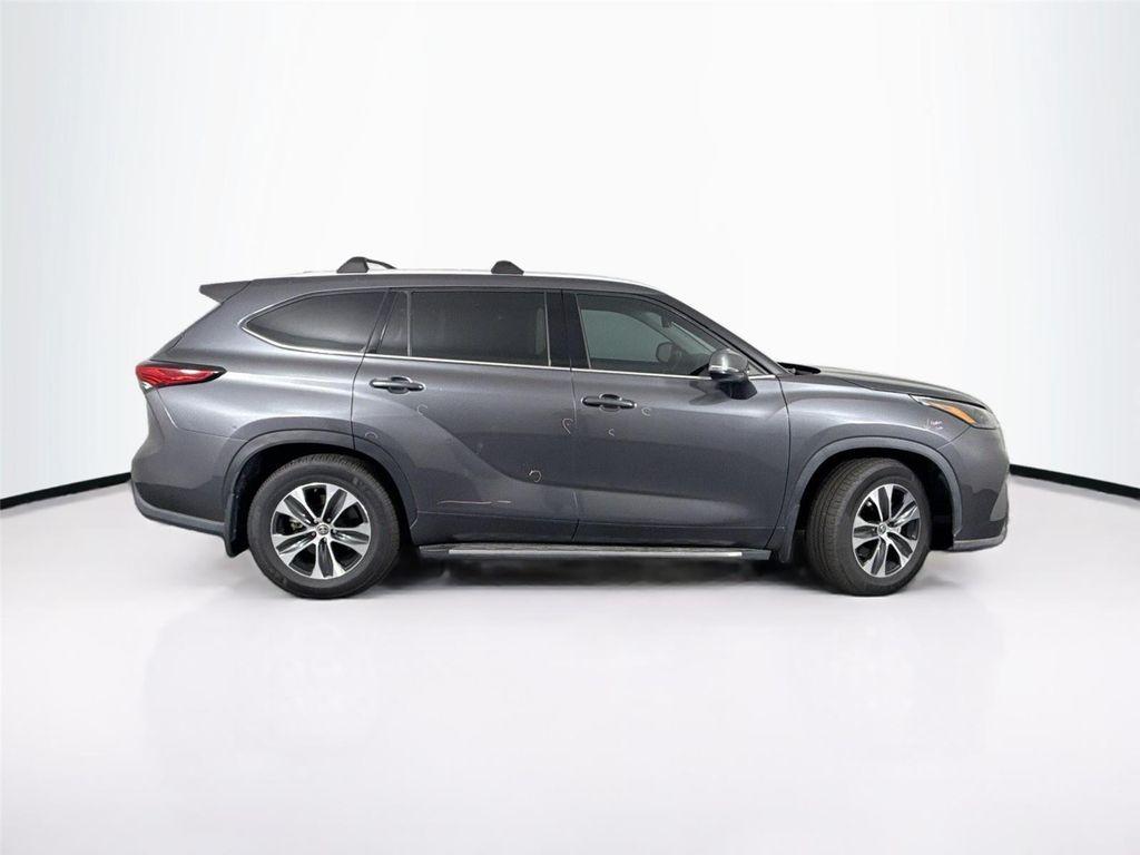 used 2022 Toyota Highlander car, priced at $35,500