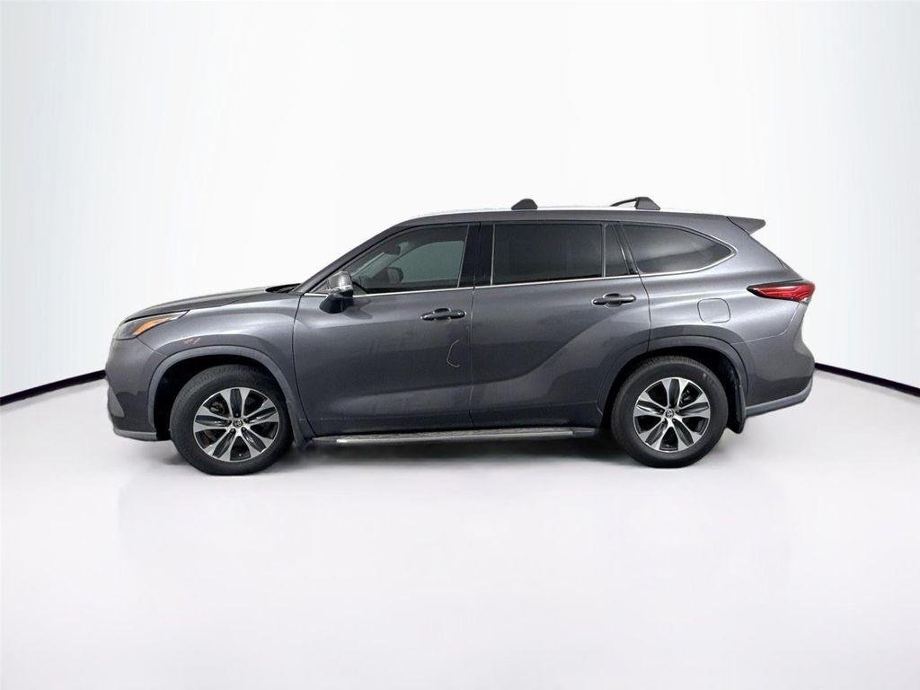 used 2022 Toyota Highlander car, priced at $35,500