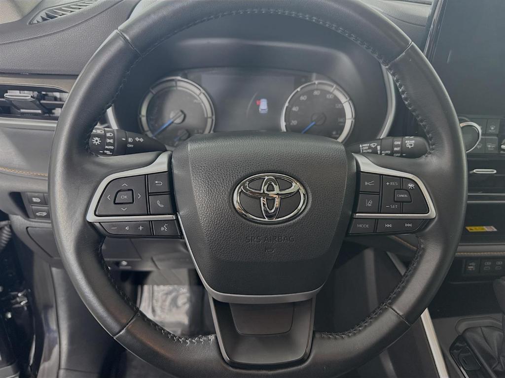 used 2023 Toyota Highlander Hybrid car, priced at $41,500