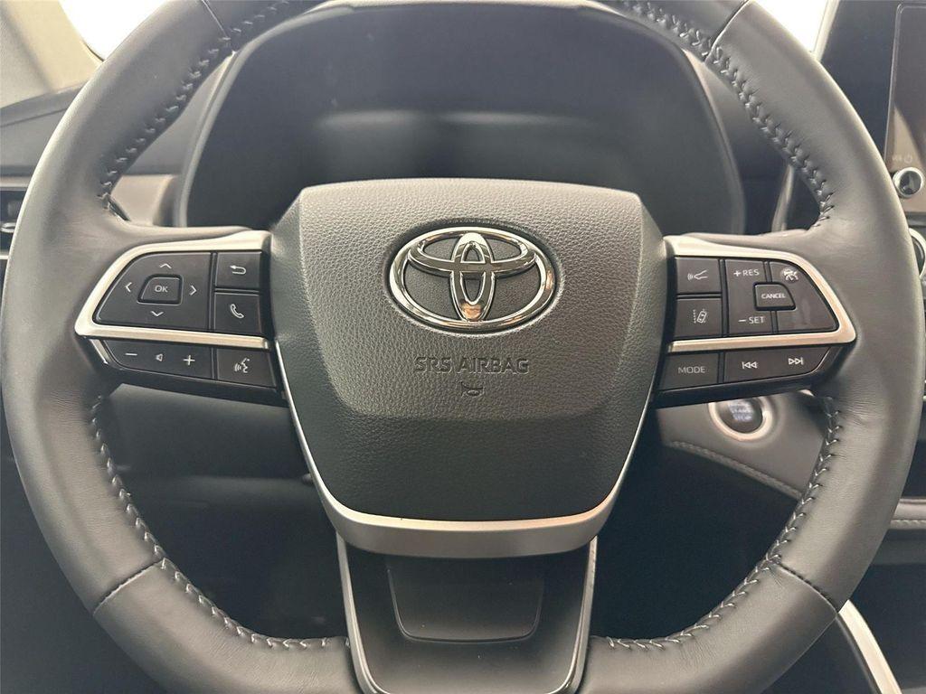 used 2024 Toyota Highlander car, priced at $38,315