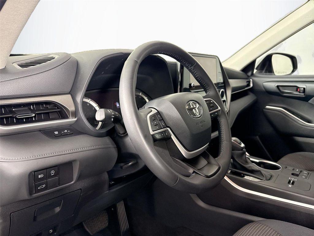 used 2024 Toyota Highlander car, priced at $38,315