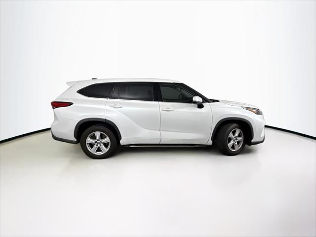 used 2022 Toyota Highlander car, priced at $32,000