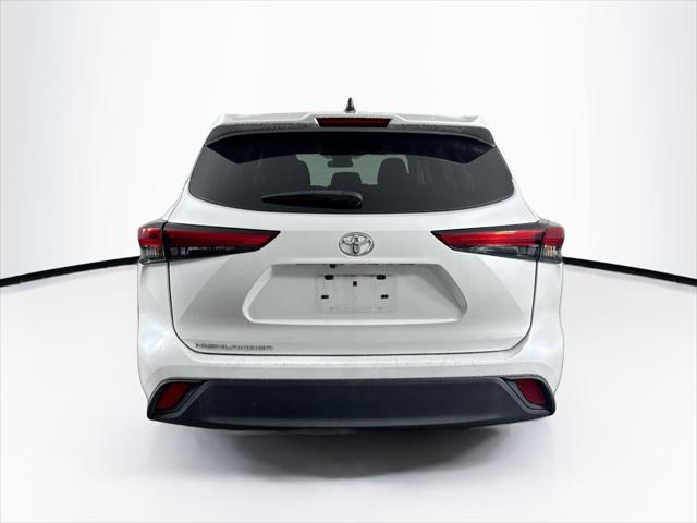 used 2022 Toyota Highlander car, priced at $32,000