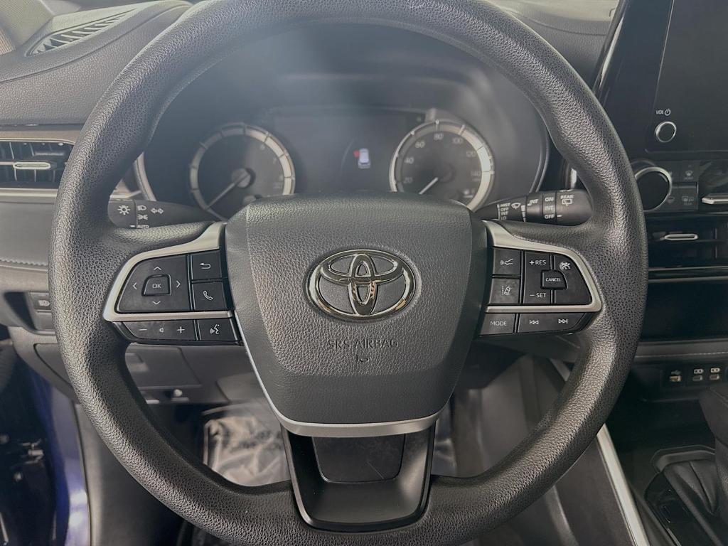 used 2023 Toyota Highlander car, priced at $37,500