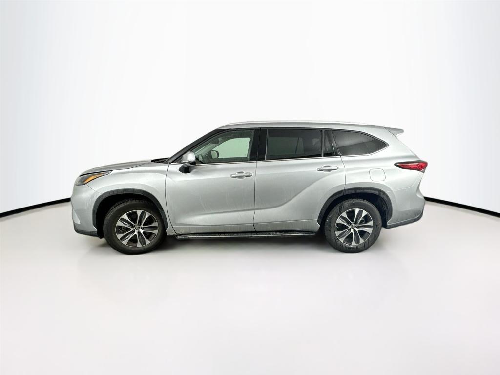 used 2022 Toyota Highlander car, priced at $37,500