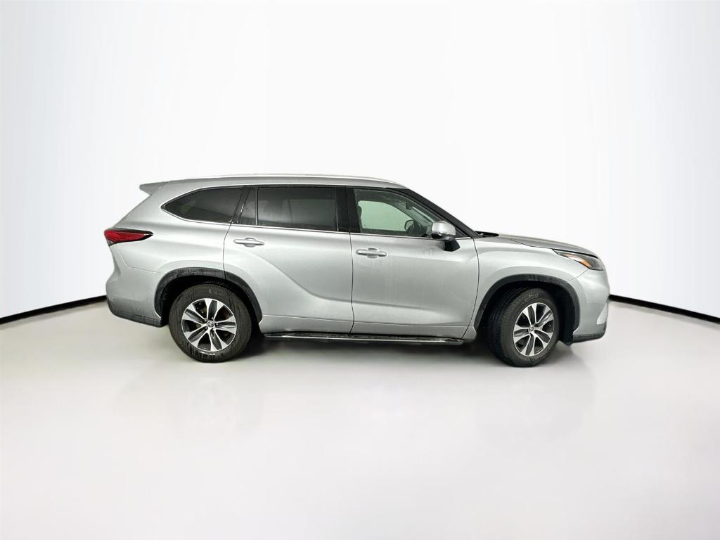 used 2022 Toyota Highlander car, priced at $37,500