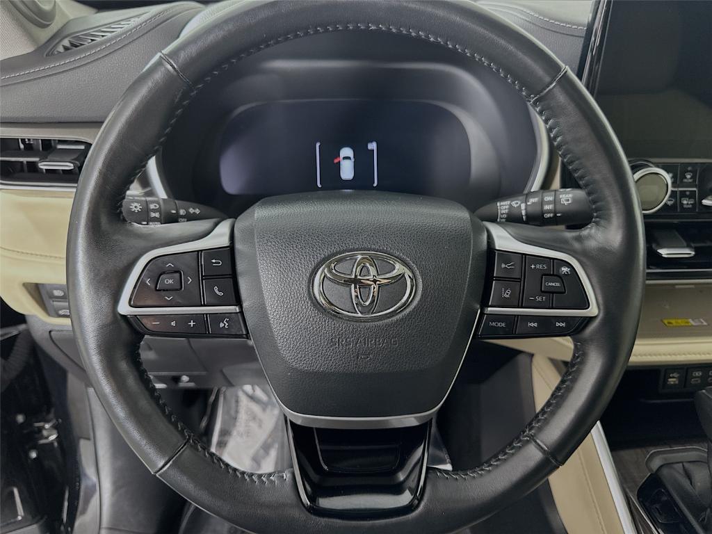 used 2023 Toyota Highlander car, priced at $42,500