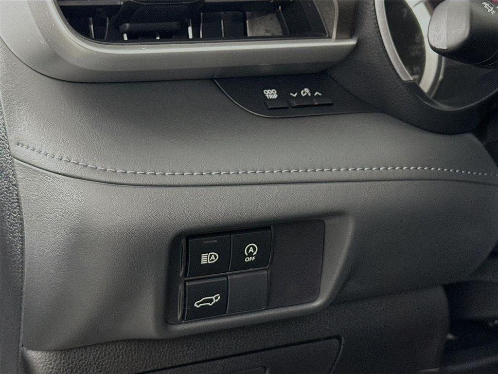 used 2023 Toyota Highlander car, priced at $42,700