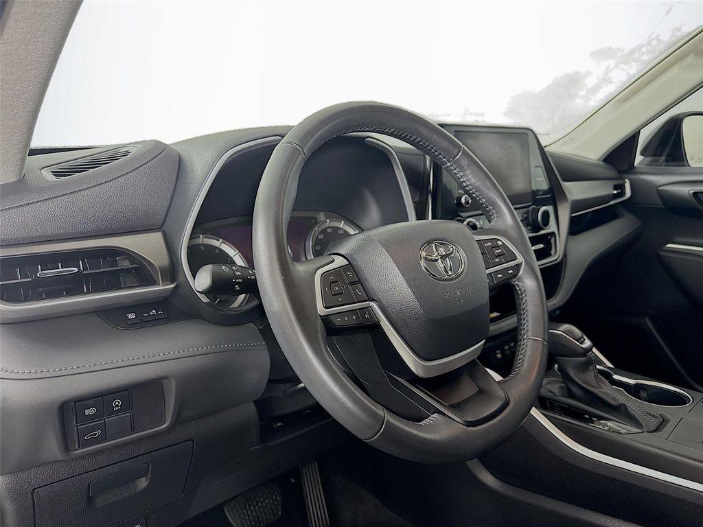 used 2023 Toyota Highlander car, priced at $42,700