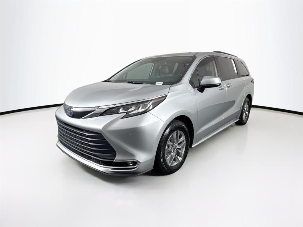 used 2022 Toyota Sienna car, priced at $43,500