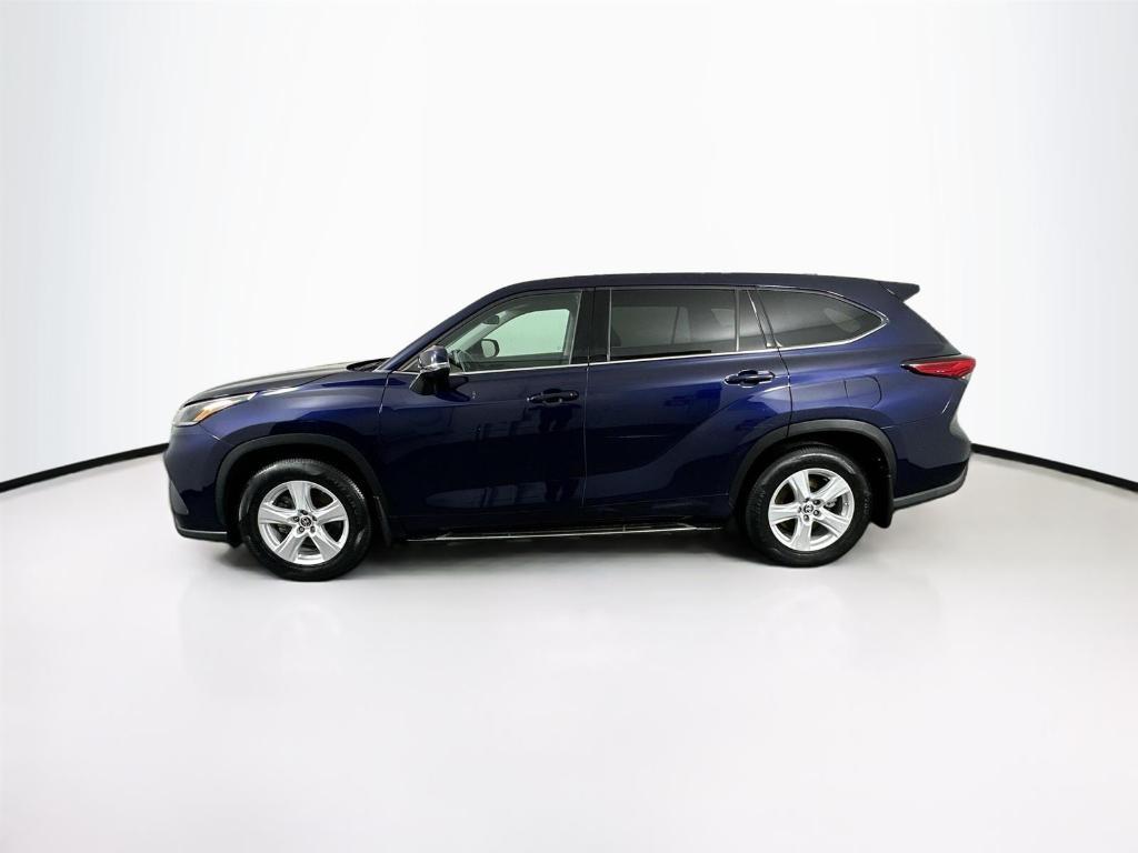 used 2021 Toyota Highlander car, priced at $32,000