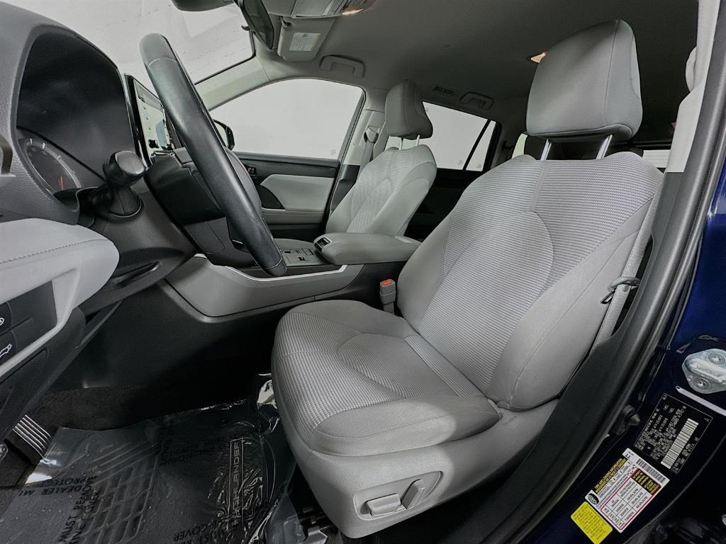 used 2021 Toyota Highlander car, priced at $32,000