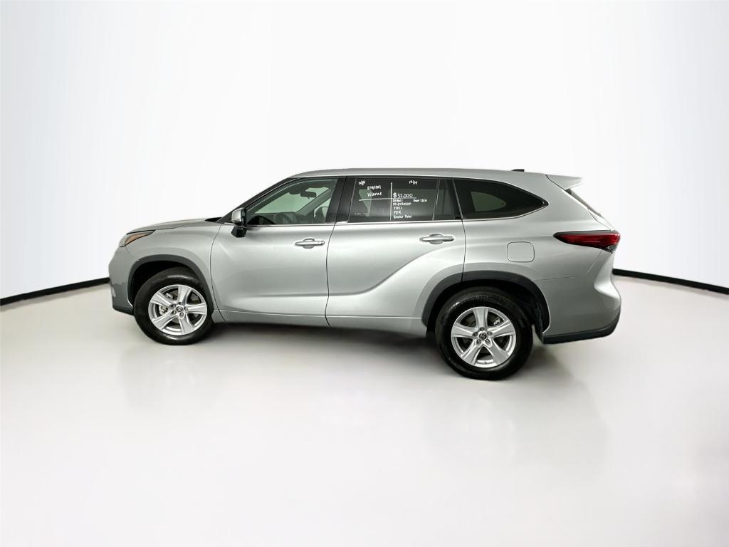 used 2022 Toyota Highlander car, priced at $32,500