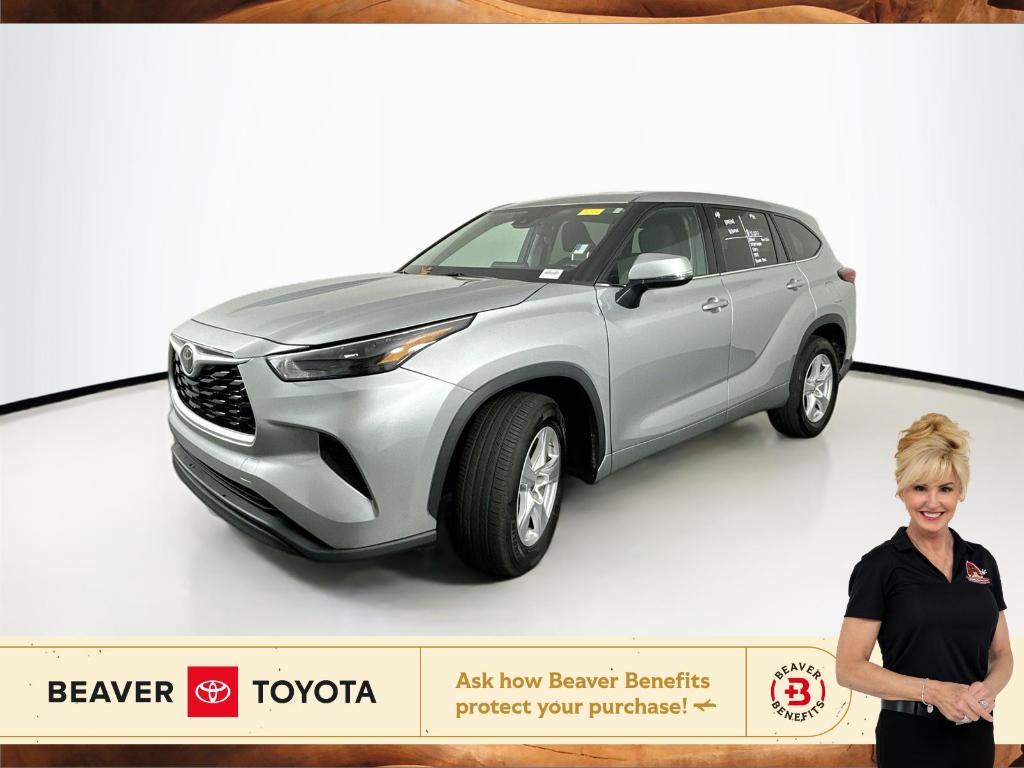 used 2022 Toyota Highlander car, priced at $30,800