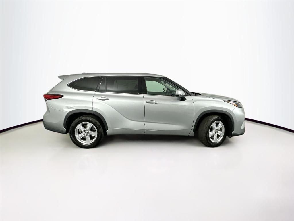 used 2022 Toyota Highlander car, priced at $32,500