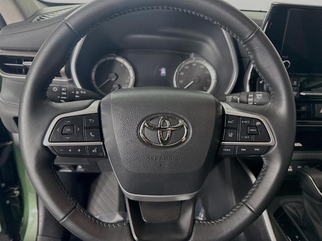 used 2023 Toyota Highlander car, priced at $40,000