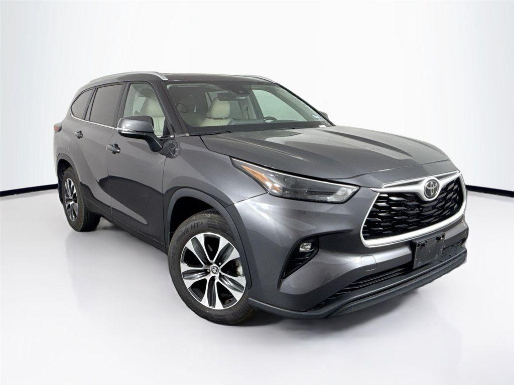 used 2023 Toyota Highlander car, priced at $39,500