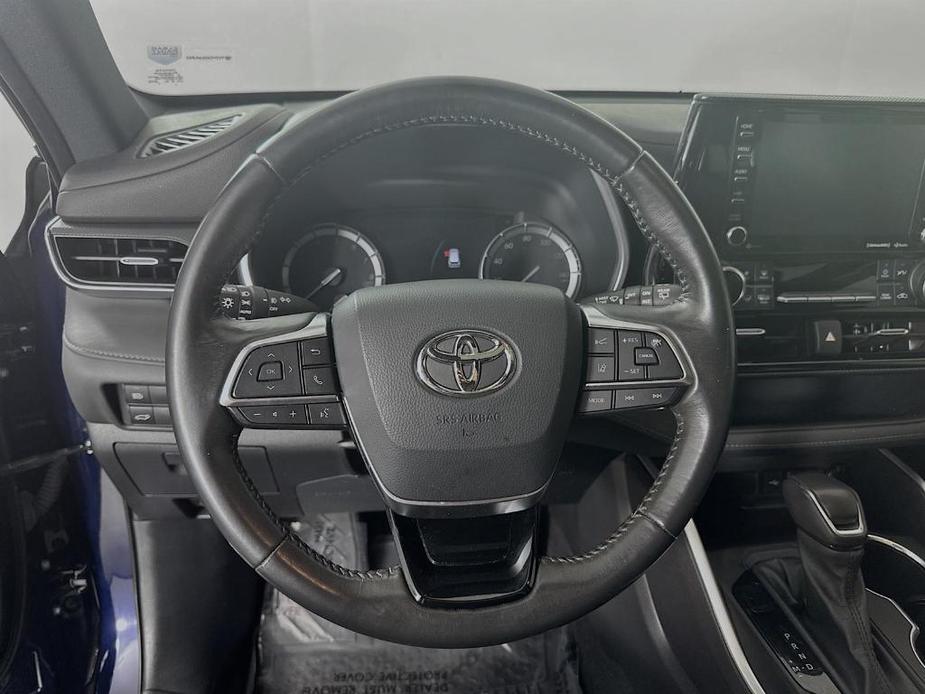 used 2021 Toyota Highlander car, priced at $39,000