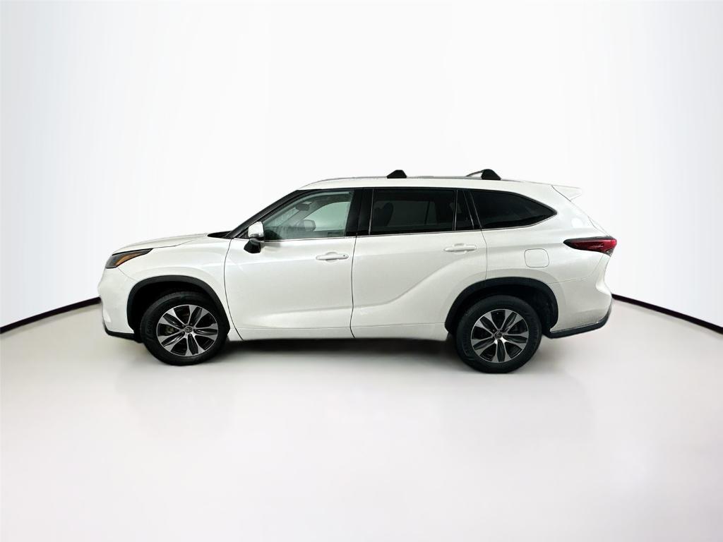 used 2021 Toyota Highlander car, priced at $33,000